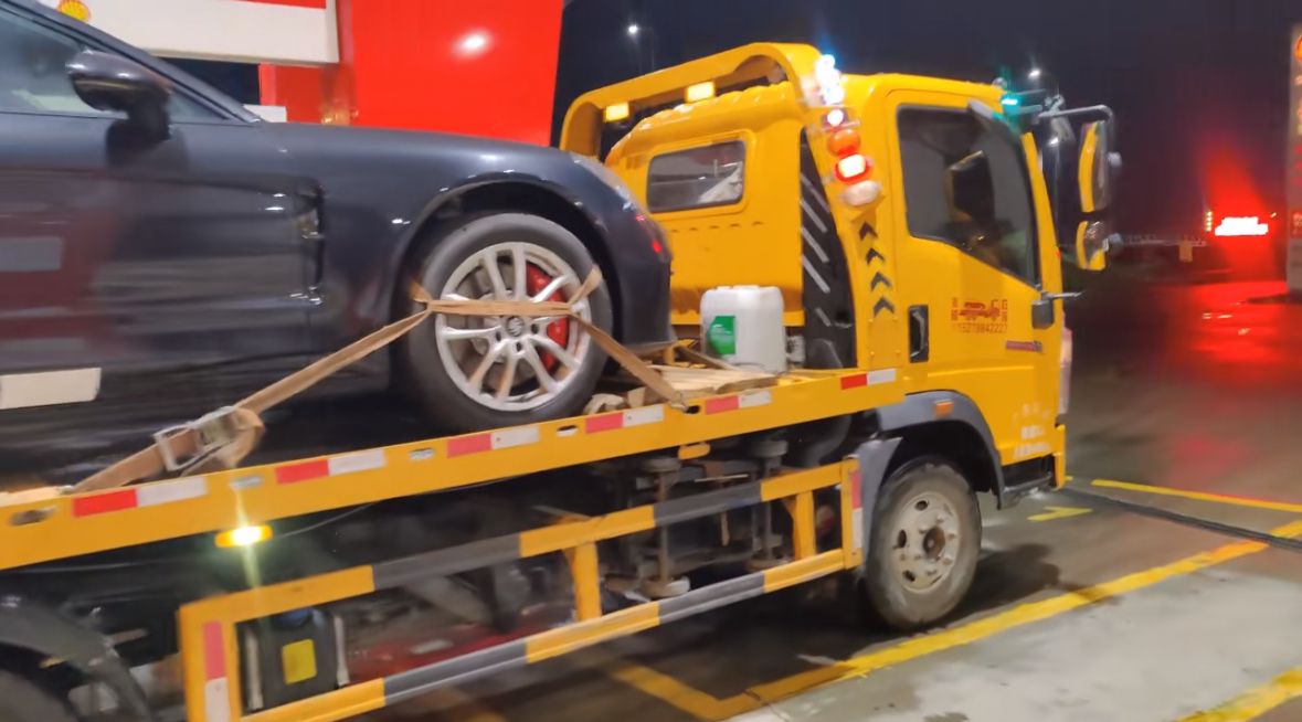 镇江行车途中遇到突发状况该如何呼叫道路救援？